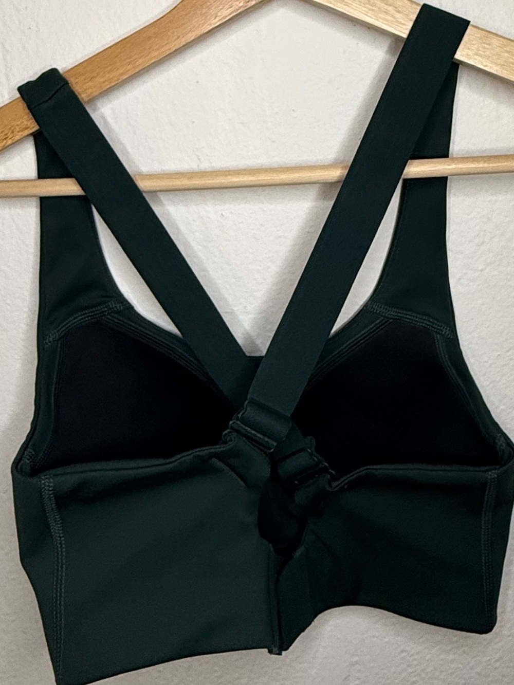 girlfriend collective Moss Cross-Back Cropped Sports Bra